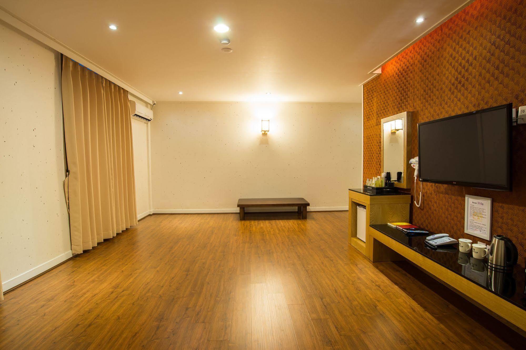 Pungnam Tourist Hotel Jeonju Exterior foto
